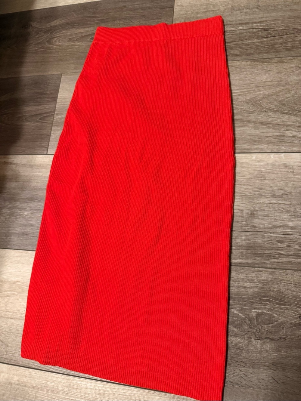 Lita by Ciara - Red Ribbed Button-Detail Midi Skirt - Picture 6 of 8